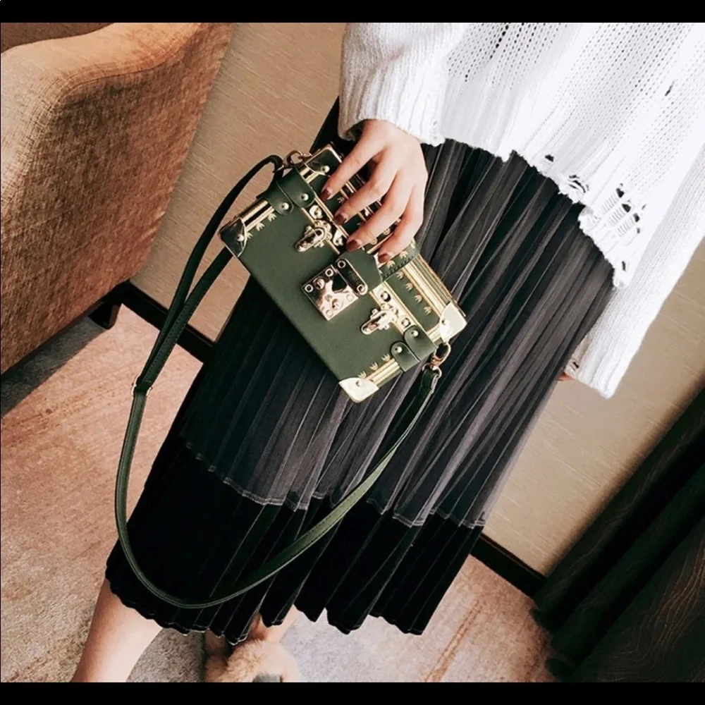 Box style clutch/crossbody handbag - Picture 2 of 5